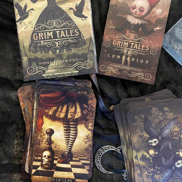 Grim Tales Tarot Deck and Guidebook: Enter the Dark Fairytale